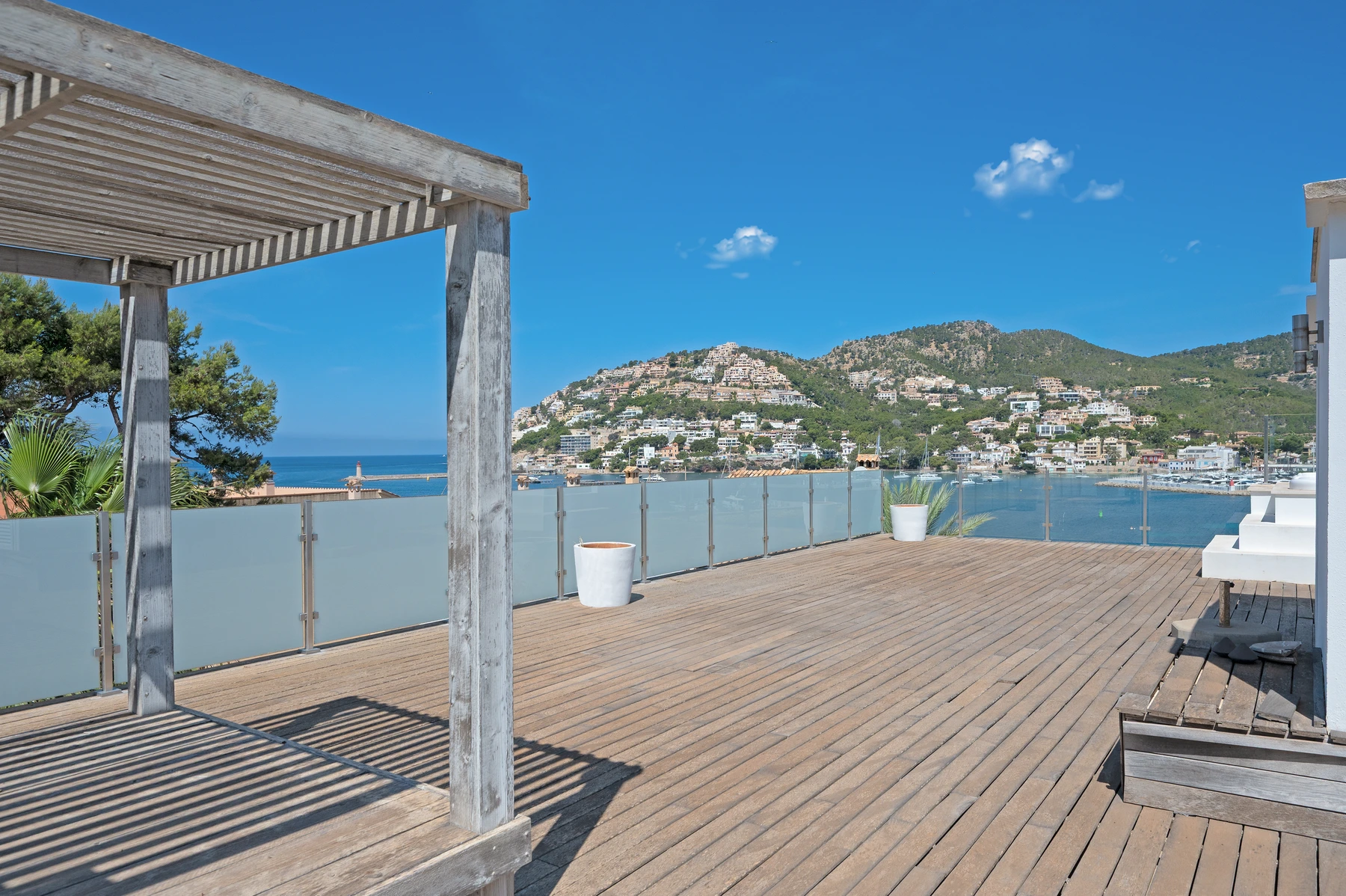 Ático con azotea privada y vistas al puerto en Port d’Andratx