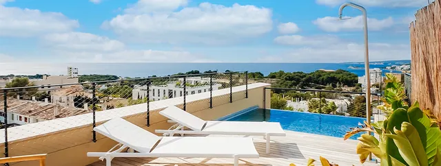 Takterrass med havsutsikt med utsikt över poolen, takvåning till salu i Bonanova, Mallorca