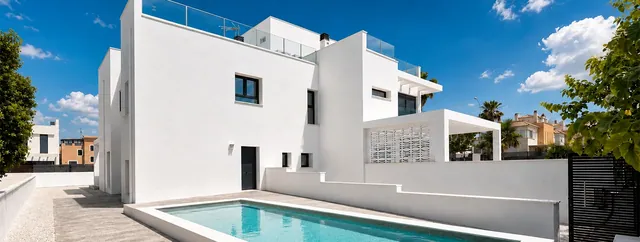 Nybyggt hus till salu i Puig de Ros nära havet