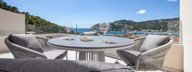 Matplats utomhus med havsutsikt, radhus till salu i Port d'Andratx, Mallorca