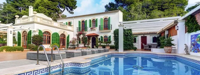 Renoverad lyxvilla i mallorkinsk stil i Cala Major med havsutsikt