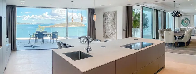 Kök med havsutsikt, villa till salu i Cala Vinyes, Mallorca