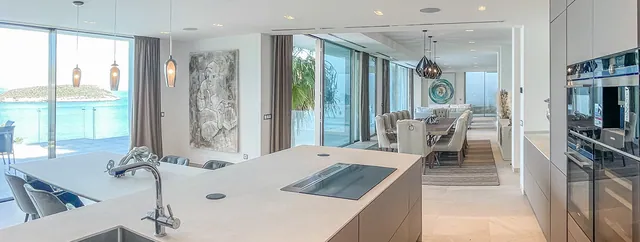 Kök med havsutsikt, villa till salu i Cala Vinyes, Mallorca