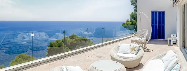 Villa vid havet att hyra på Mallorca med privat pool, direkt tillgång till havet och spa