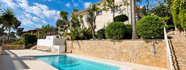 Villa med havsutsikt, privat pool och renoveringspotential nära Puerto Portals