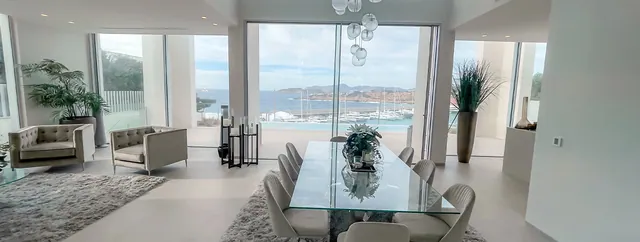 Vardagsrum och matplats med havsutsikt, villa till salu i El Toro, Mallorca