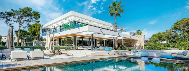 Modern lyxvilla intill en golfbana – idealisk för familjer och golfentusiaster