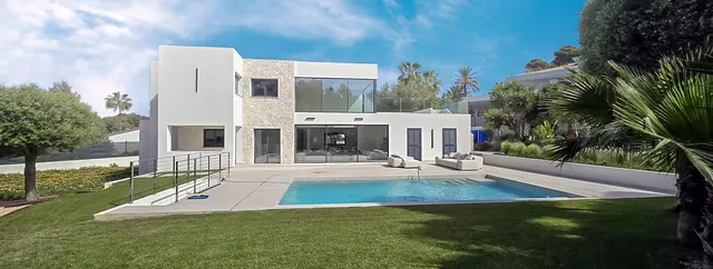 Nybyggd lyxvilla till salu på Mallorca med pool och trädgård