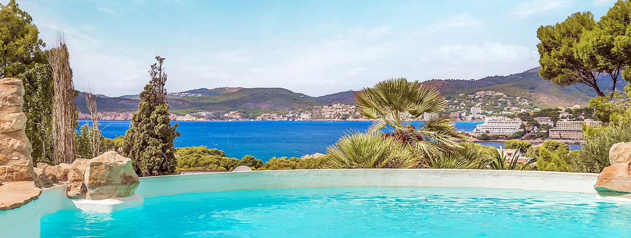 Pool med havsutsikt, villa till salu i Santa Ponsa, Mallorca