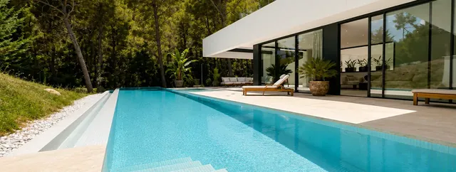 Nybyggd villa i Son Vida, Mallorca, med modern arkitektur, privat pool och anlagd trädgård